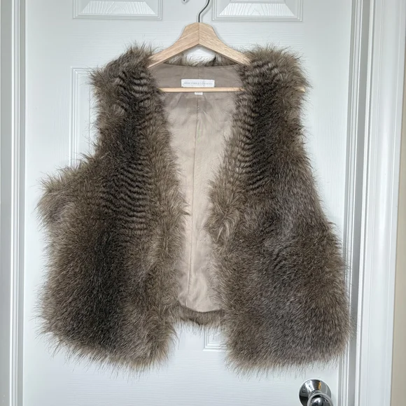 New York & Company Faux Fur Vest in Rich Brown - Picture 4 of 6